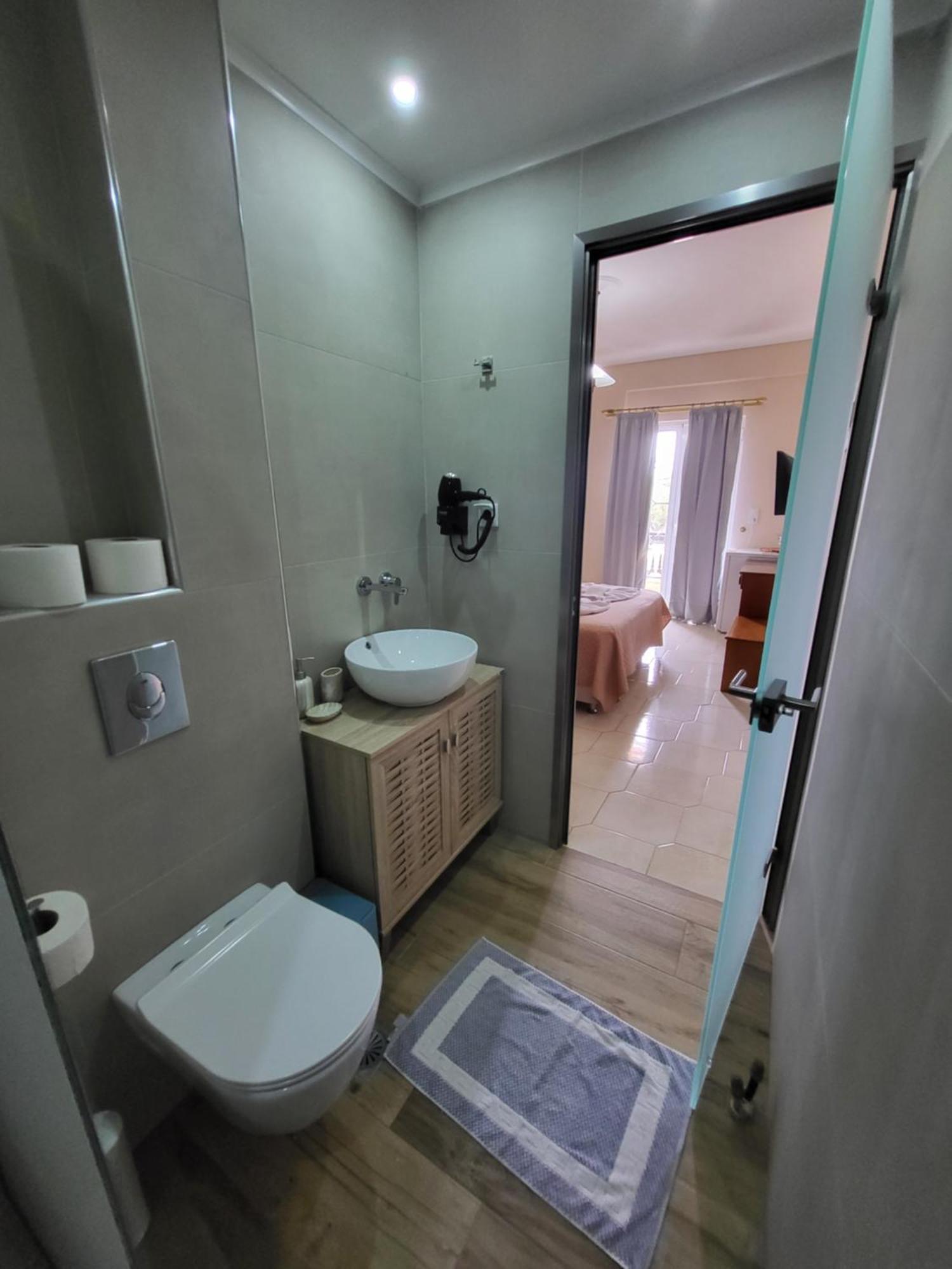 Paradise Bar Apartments พลานอส ภายนอก รูปภาพ
