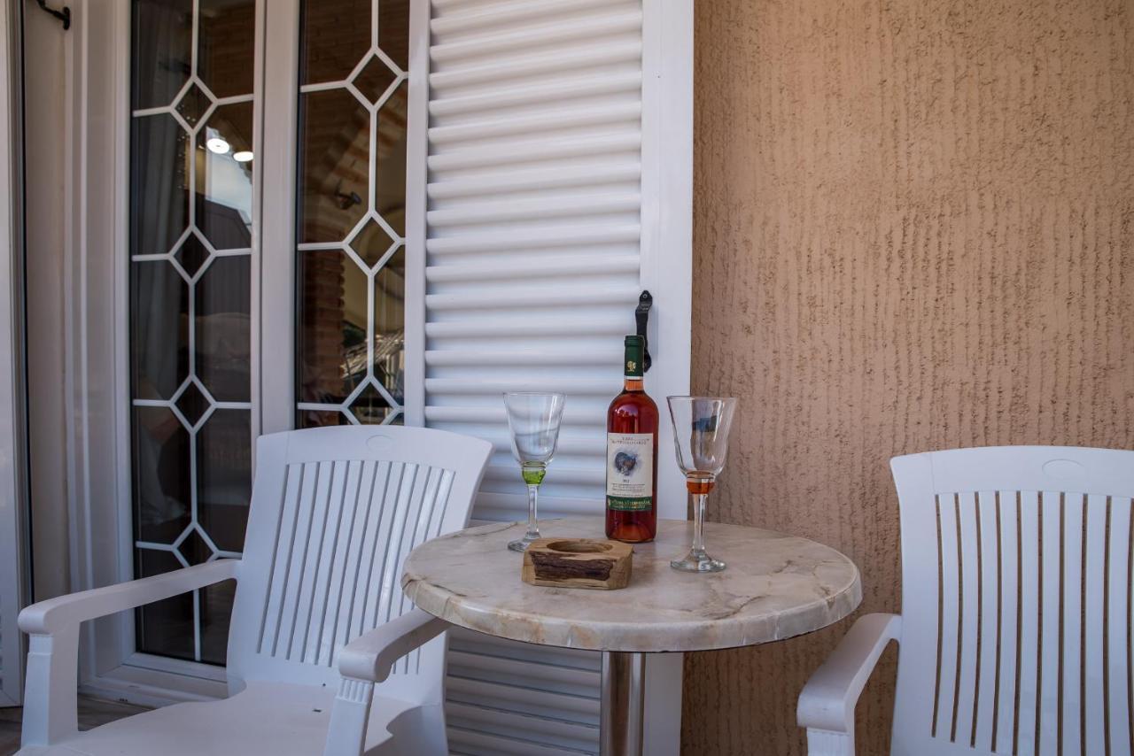 Paradise Bar Apartments พลานอส ภายนอก รูปภาพ